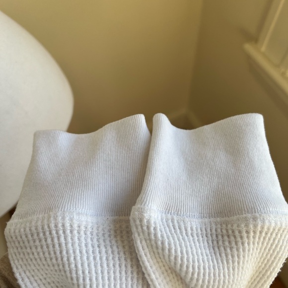 Abercrombie & Fitch White Waffle Knit Long Sleeved Crop Top - Picture 11 of 11